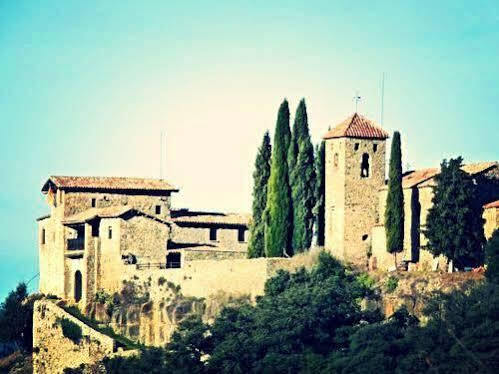 Вилла Castell De Llaes Экстерьер фото